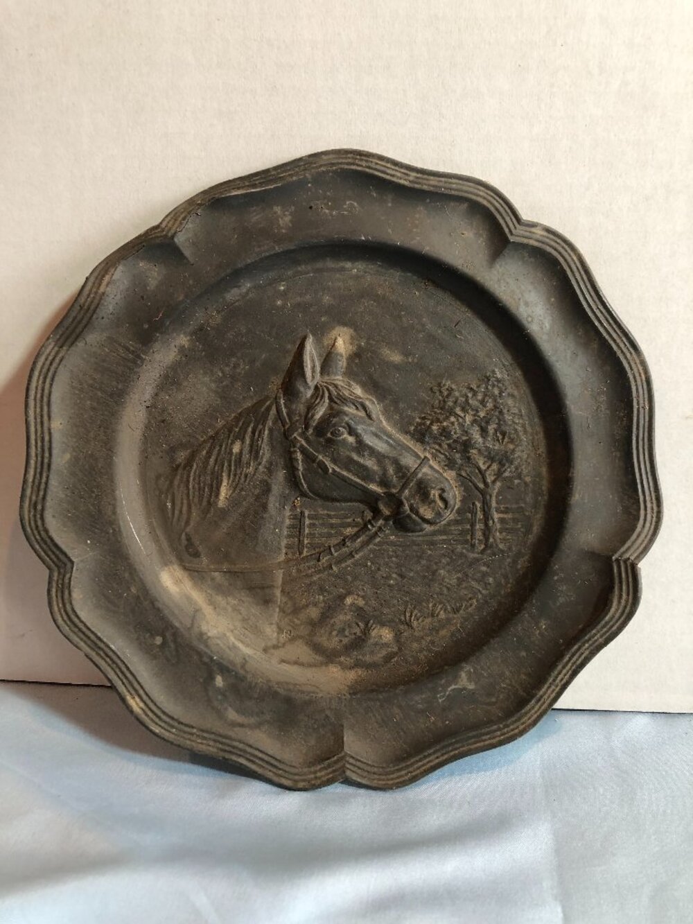 VINTAGE KdBR Pewter Horse Plaque Plate 8.5" SOME CRACKS #F44